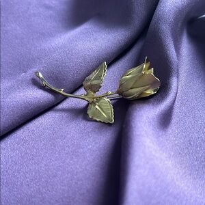 Elegant Gold Floral Brooch